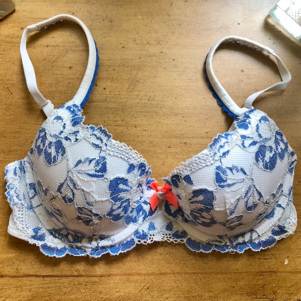 Victoria’s Secret Lace Perfect Coverage Bra - 32C